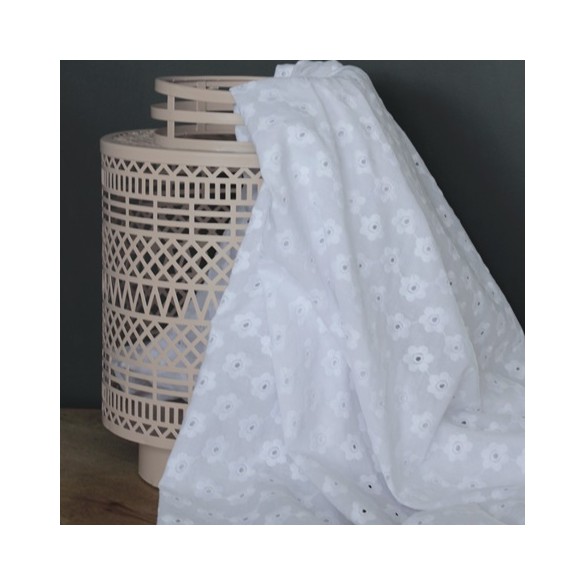 tissu broderie anglaise blanche