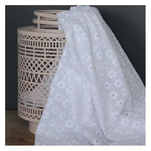 tissu broderie anglaise blanche