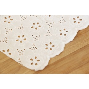 Coton brodé blanc