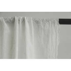 tissu brodé fleurs
