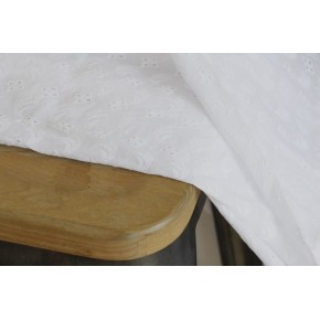 tissu en coton brodé berthe blanc