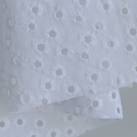 tissu coton brodé blanc