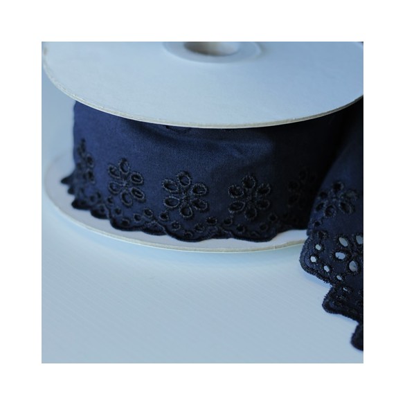 Galon  broderie anglaise fleurs 50 mm - marine