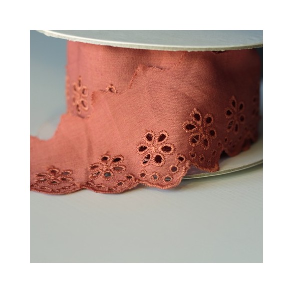 Galon broderie anglaises fleurs 50 mm - brique