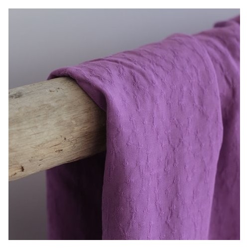 Viscose jacquard plumetis - violet Viscose jacquard plumetis - violet