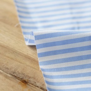 tissu rayé bleu ciel et blanc