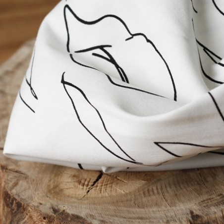 tissu blanc imprimé feuilles noires - un chat sur un fil