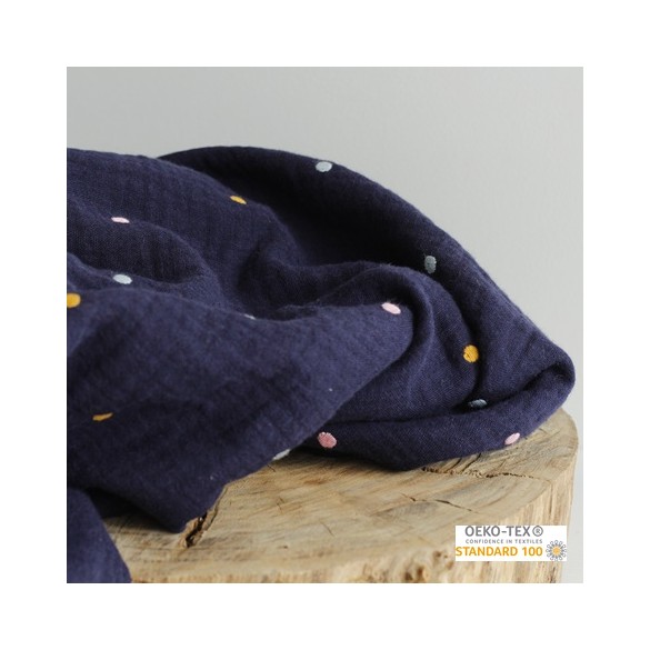 tissu en double gaze - un chat sur un fil