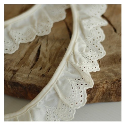 biais en broderie anglaise pour jolies finitions - écru biais en broderie anglaise pour jolies finitions - écru