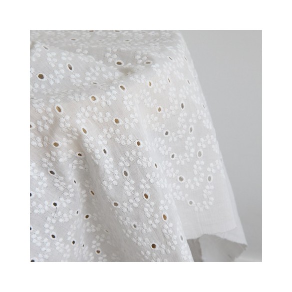tissu coton - broderie anglaise