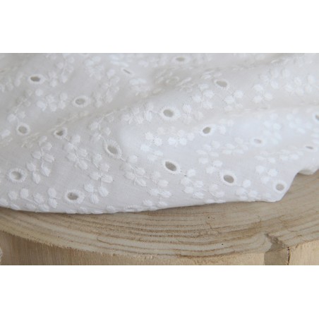 tissu coton broderie anglaise - blanc cassé