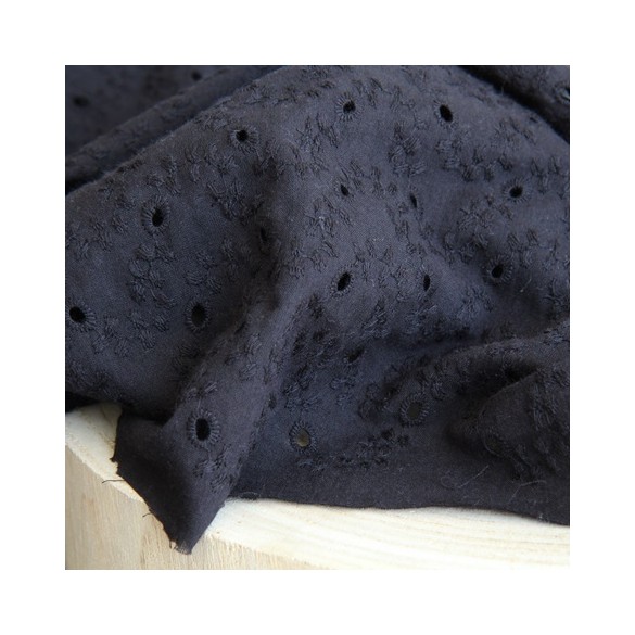tissu broderie anglaise - calixia noir