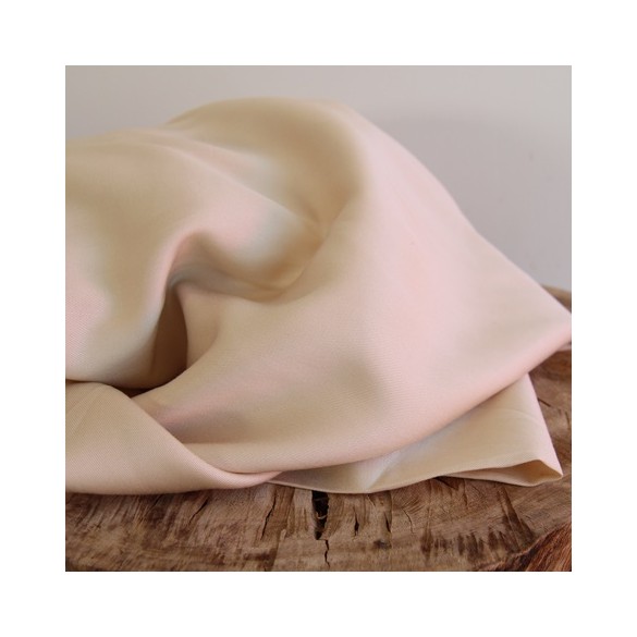 tencel écru tirant sur le beige