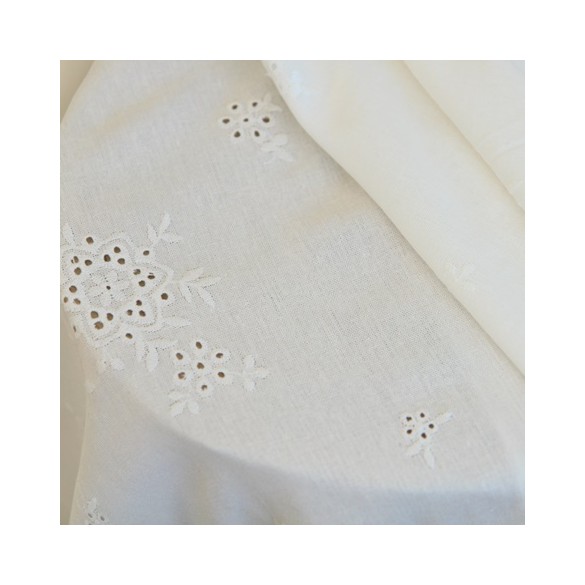 tissu mélange lin et viscose brodé