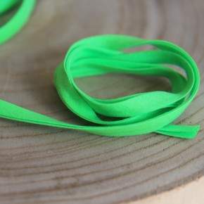 BIAIS vert fluo - un chat sur un fil