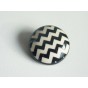 Bouton noir et blanc chevrons