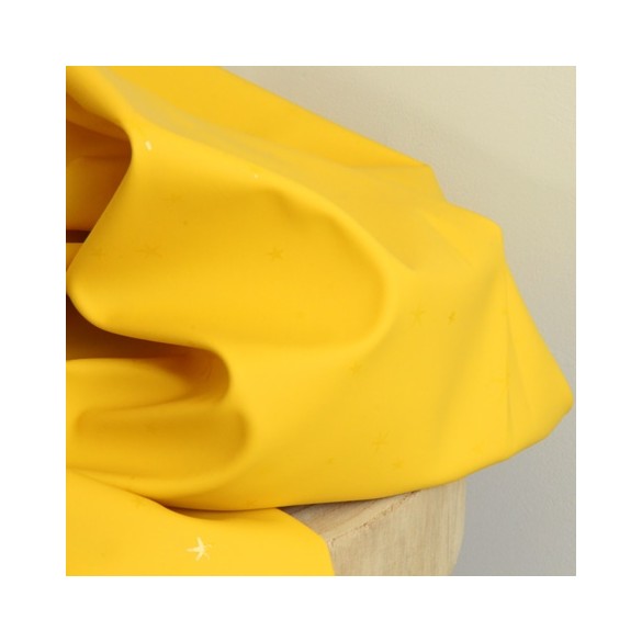 tissu imperméable jaune