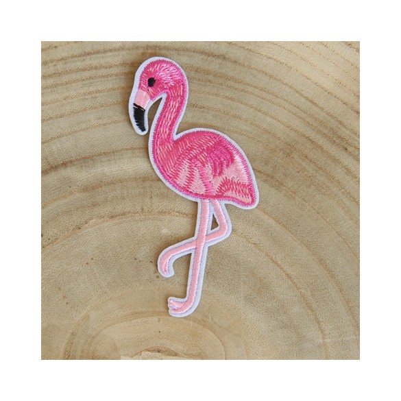 écusson flamant rose - un chat sur un fil
