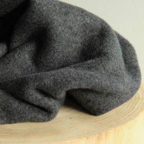 polaire grise anthracite - un chat sur un fil