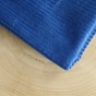 velours bleu cobalt - un chat sur un fil