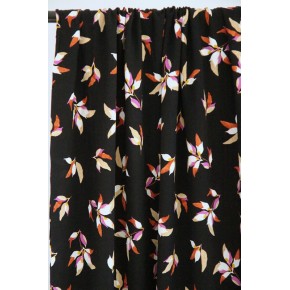 tissu crêpe fleurs sur fond noir