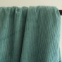 velours vert - un chat sur un fil