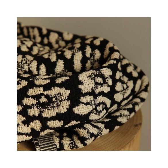tissu jacquard léopard noir et balnc