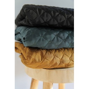 collection de tissus matelassés pour veste - un chat sur un fil