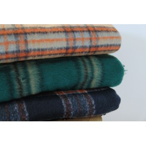 collection de lainage type plaid - un chat sur un fil