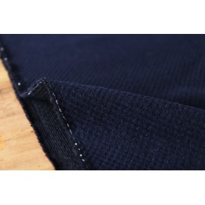 lainage marine - un chat sur un fil
