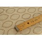 tissu brodé beige - un chat sur un fil