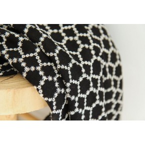tissu lin, viscose et coton en broderie anglaise
