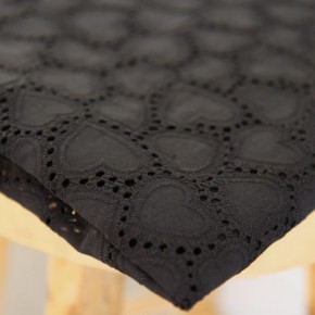 broderie anglaise coeur noir - un chat sur un fil