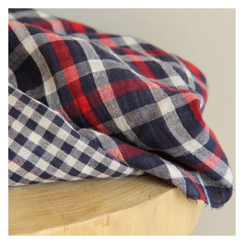 Marine et rouge sale