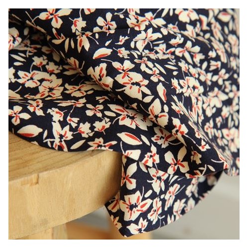 viscose imprimée fleurs - marine viscose imprimée fleurs - marine