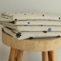 tissu lin et viscose brodés - un chat sur un fil