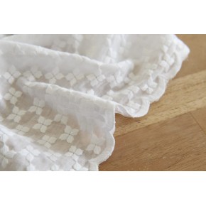 tissu brodé - blanc