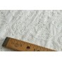 tissu broderie anglaise - un chat sur un fil