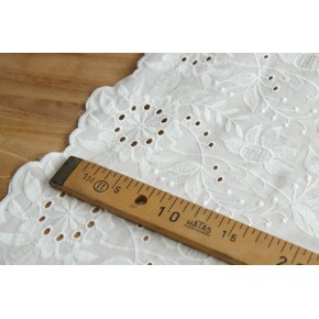 coton brodé blanc cassé