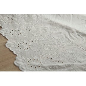 tissu brodé au mètre