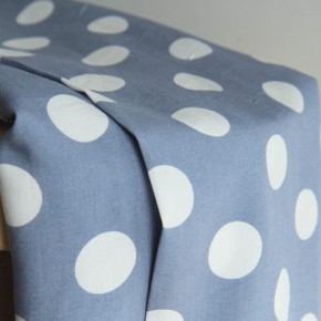 viscose à pois bleu ciel et blanc - un chat sur un fil