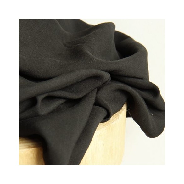 TISSU UPCYCLE UN CHAT SUR UN FIL