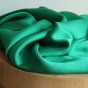 satin de viscose vert - un chat sur un fil
