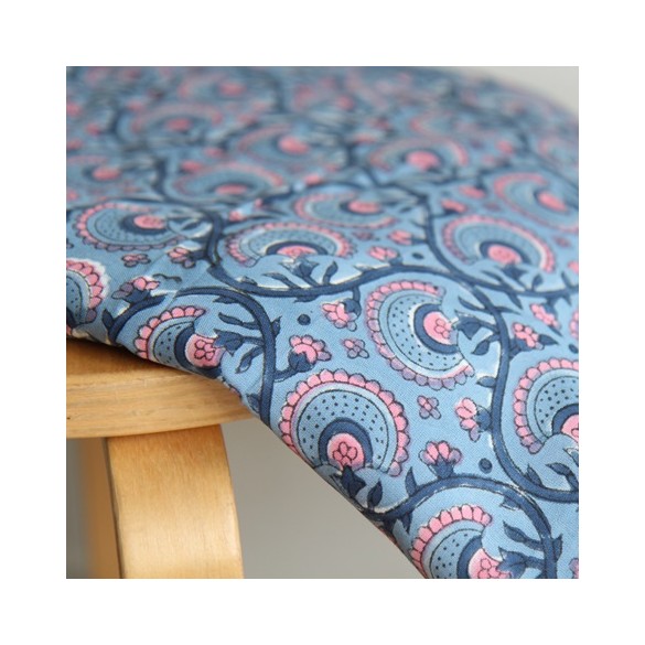tissu indien block print - un chat sur un fil