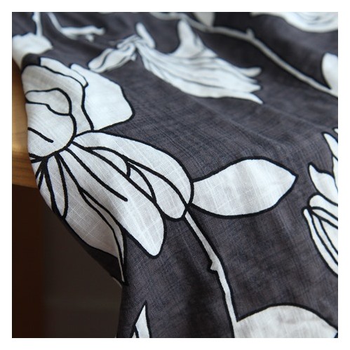 tissu coton et viscose - fleurs gris et écru tissu coton et viscose - fleurs gris et écru