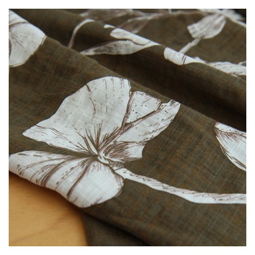 tissu coton et viscose - fleurs kaki et écru tissu coton et viscose - fleurs kaki et écru