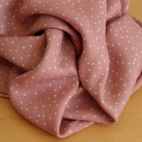 tissu fluide à pois vieux rose - un chat sur un fil