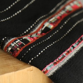 tissu jacquard Iquito - un chat sur un fil