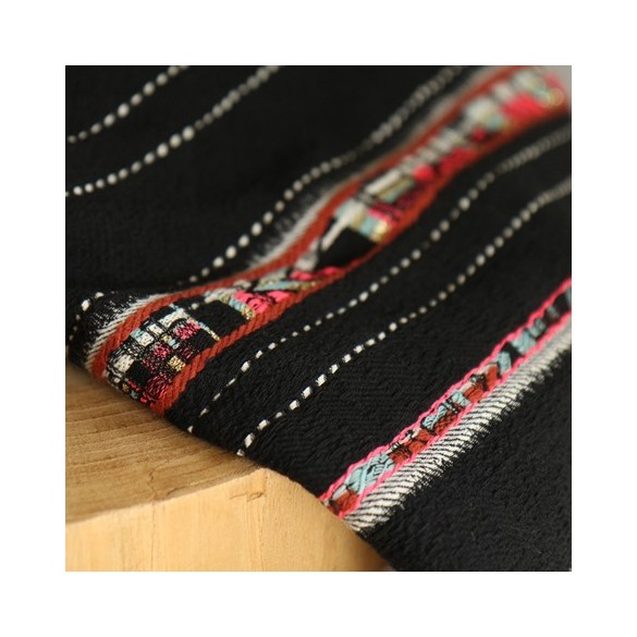 tissu jacquard Iquito - un chat sur un fil