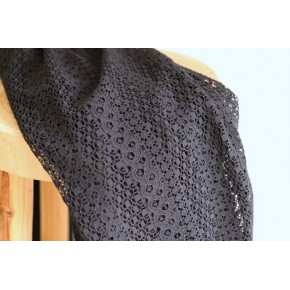 tissu dentelle noir - un chat sur un fil